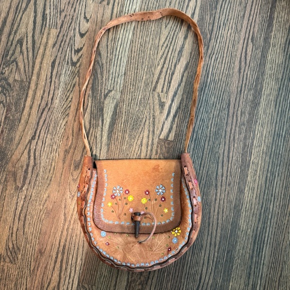 Vintage 60s/70s tooled leather painted floral boho bag - Picture 1 of 7